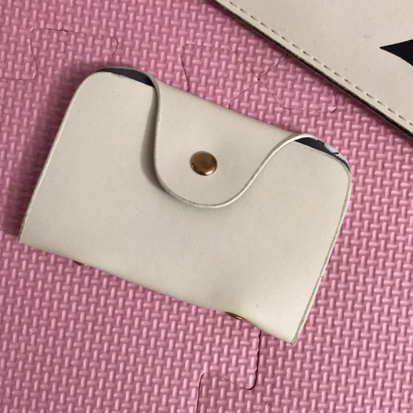 Disney’s Mickey Mouse Small Travel Bag with credit card holder - Picture 3 of 7